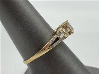 10K Yellow Gold & Diamond Engagement Ring 43 Diamonds Approx.370 Carat T.W. 2.5g